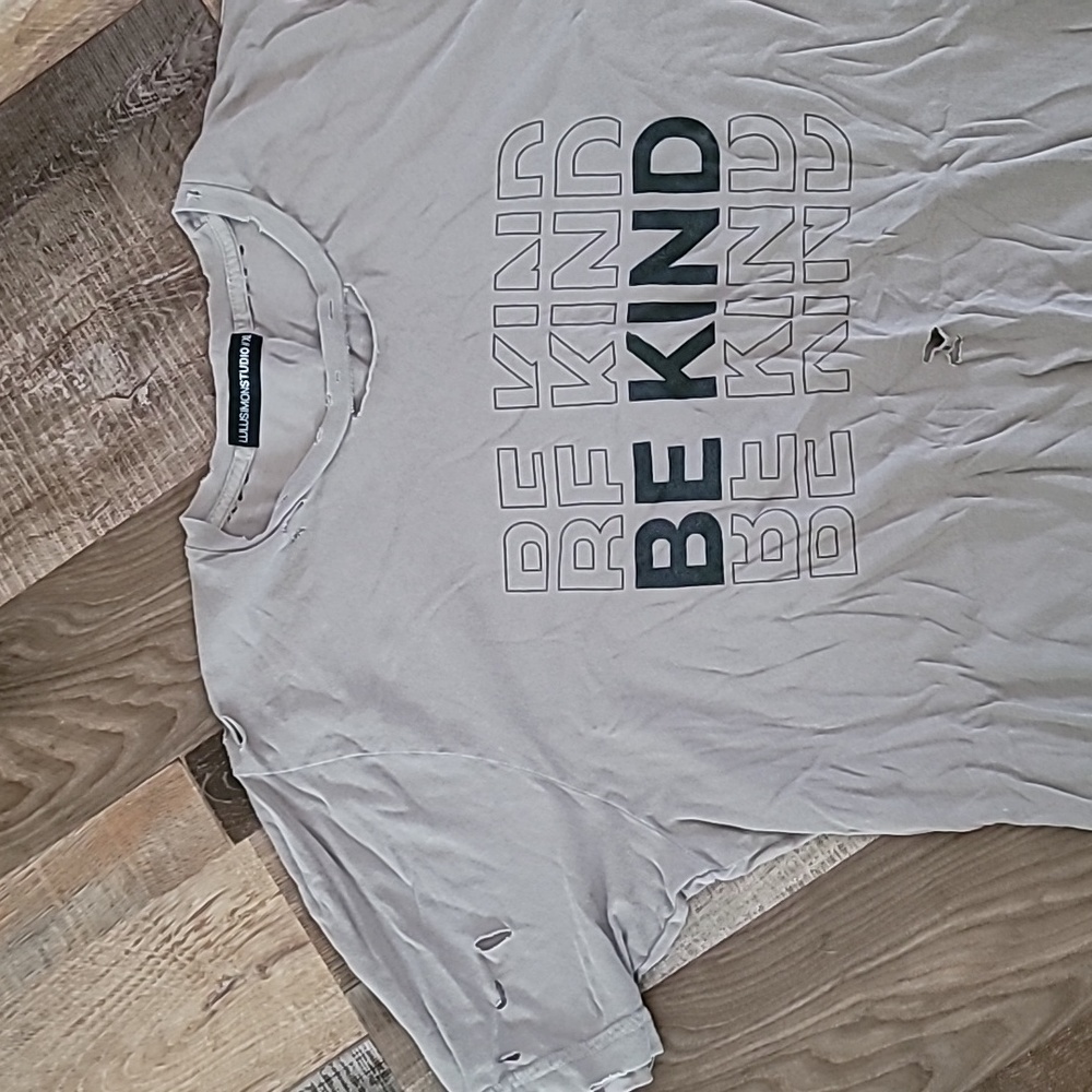 Distressed t-shirt - Picture 2 of 3